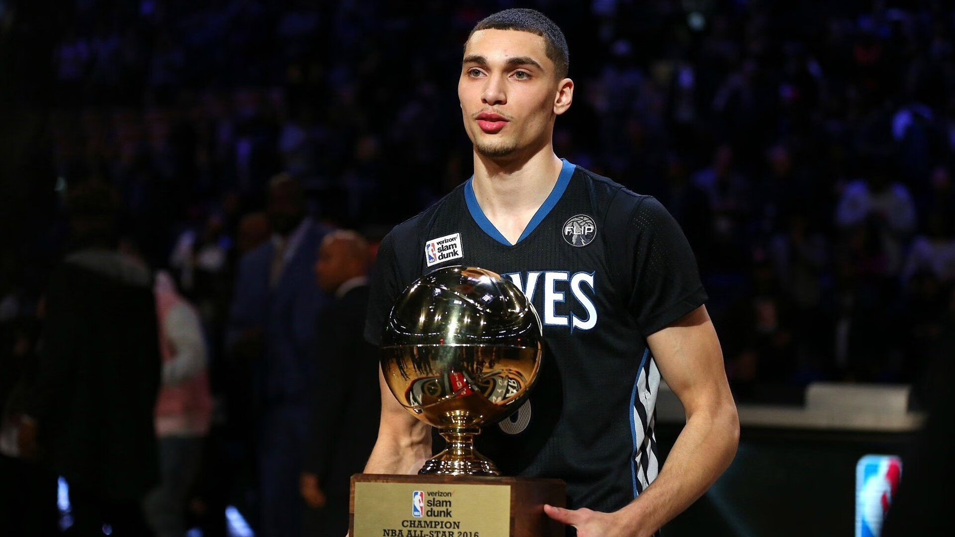 新狼王登基！狂轰42+6+4血洗魔术，爱德华兹一数据超同期乔丹